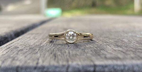 9ct YG Diamond Ring